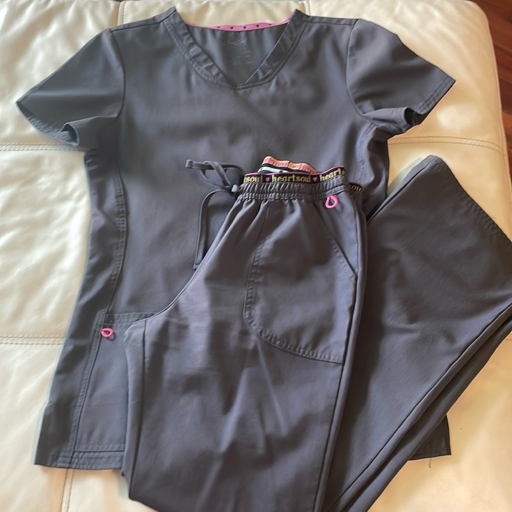 Scrub set